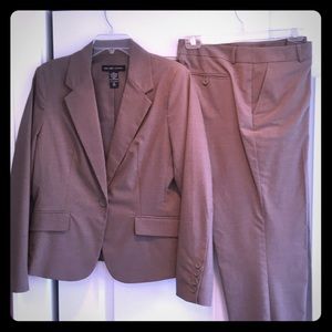 Ladies New York and Co. taupe pinstriped pantsuit.